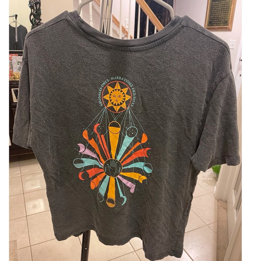 🧡 URBAN OUTFITTERS GRAPHIC TEE